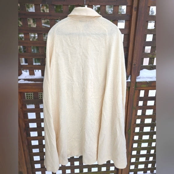 Vintage Knit Cape - Picture 7 of 10